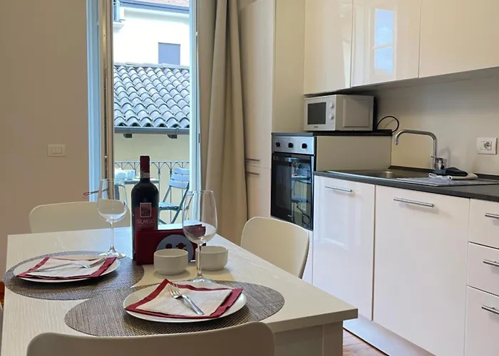 Casa Lari Apartmanhotel Stresa